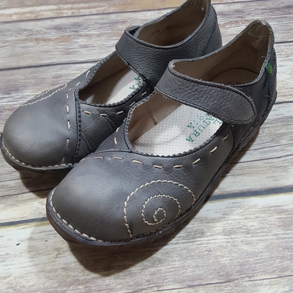 el naturalista yggdrasil clogs